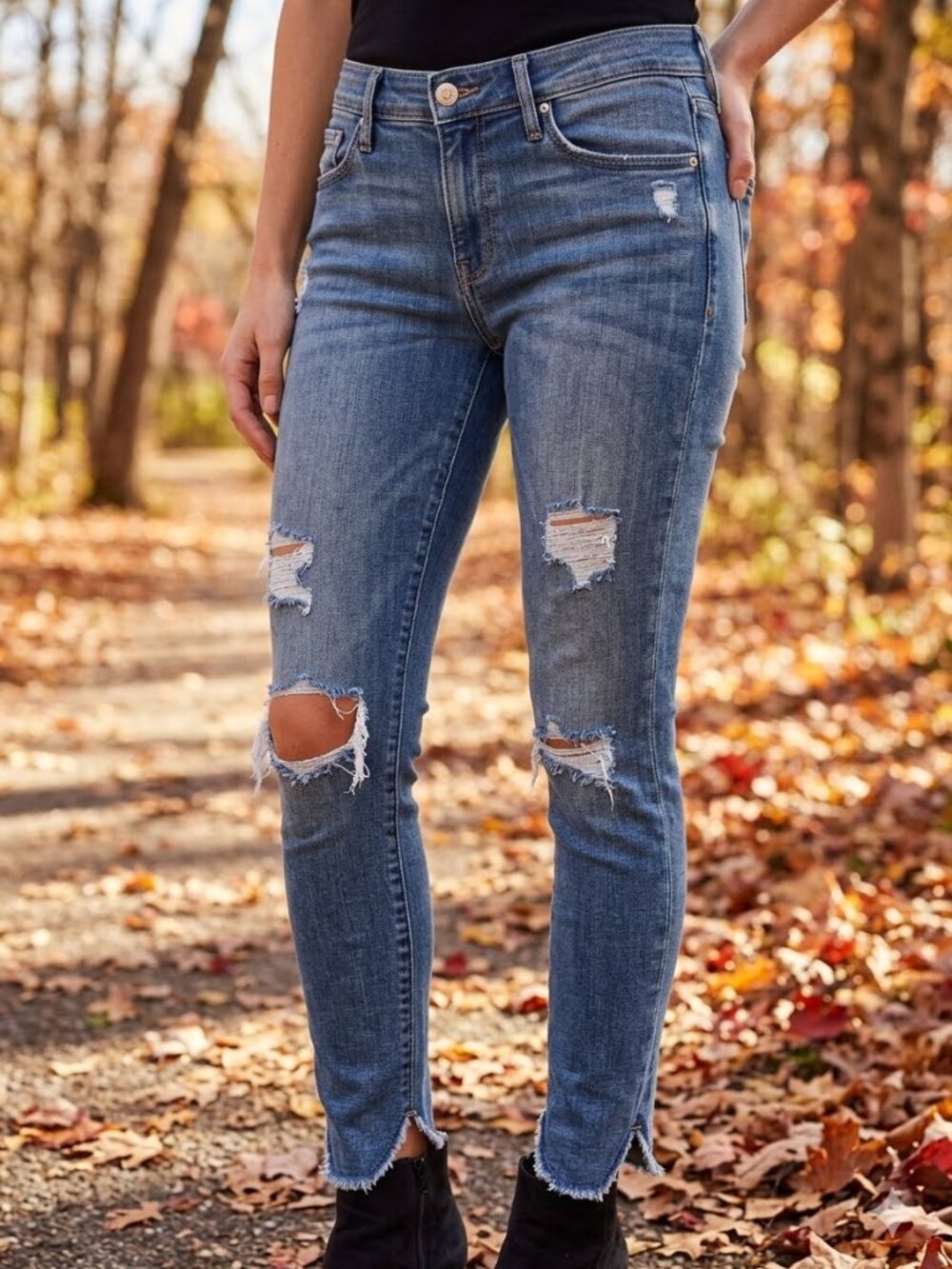 Frame Le Skinny de Jeanne Medium Wash Mid Rise Distressed Raw Edge Jeans 4946